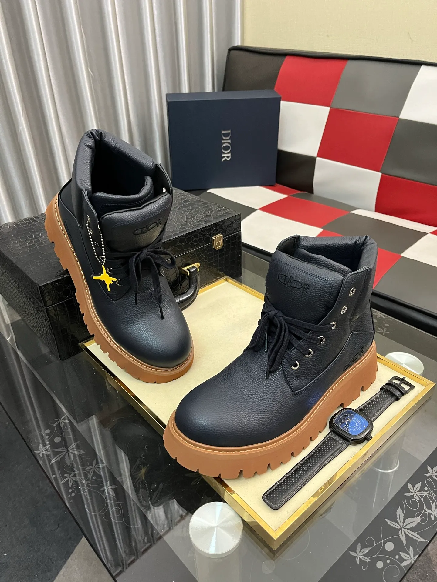 Men's shoes 💰: 560⌚️⌚️Dior top crafts Dior high-top boots counter synchronizes with the original factory configuration, original cowhide patchwork fabric imported from Italy, breathable and comfortable imported water-dyed cow lining, sole: original factory special original sole super comfortable, original factory with single goods high quality, you can enter and exit the counter at will, welcome to compare and synchronize with the counter, code number: 38-44